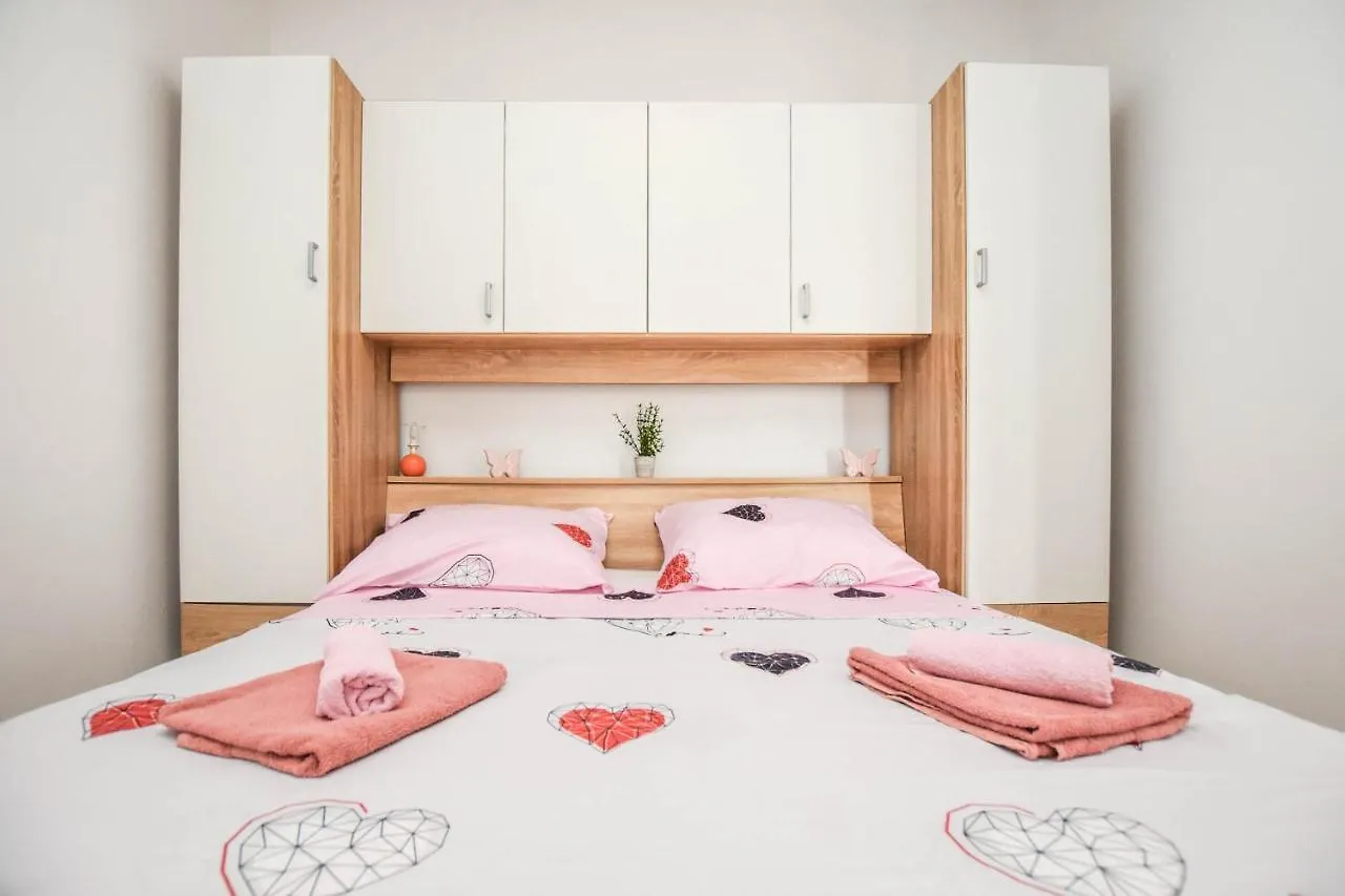 Apartment Rota Turanj 0*,  Croatia